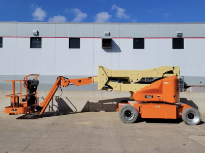 2012 JLG E400AJPN