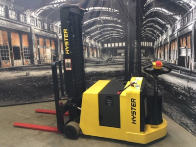 Hyster W25ZC pallet stacker