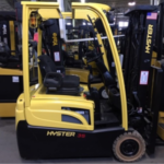 Hyster three wheel electric forklift