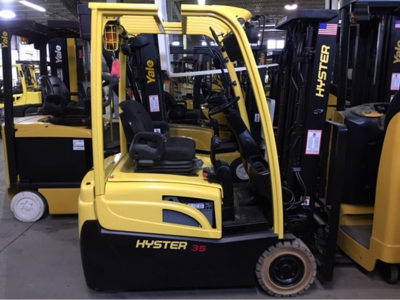 Hyster three wheel electric forklift