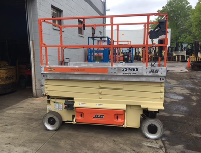 2011 JLG 3246ES