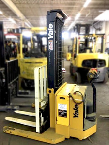 Yale pallet stacker