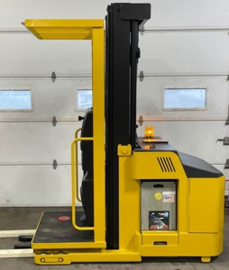 Yale order selector forklift