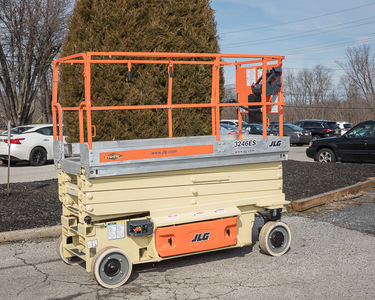 2008  JLG 3246ES