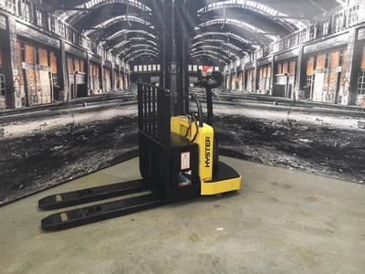 Hyster pallet truck