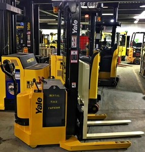 Yale pallet stacker