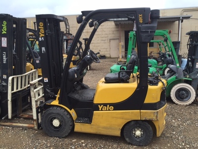 Yale pneumatic tire ICE powered forklift