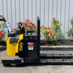 Yale MPE060LGN pallet truck
