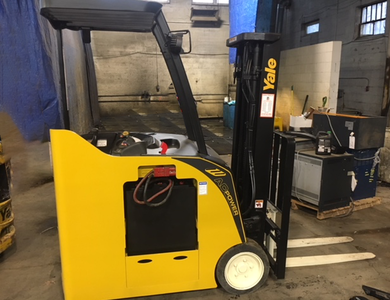 Yale electric narrow aisle forklift