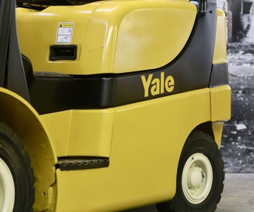 Yale forklift side view