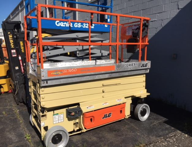 2008 JLG 3246ES