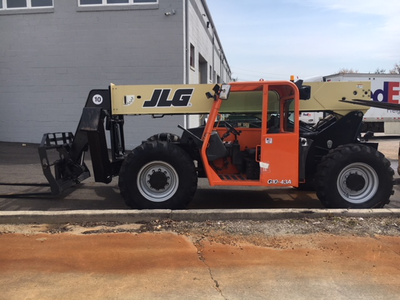 JLG G10-43A telehandler