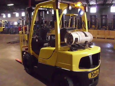 Yale propane powered pneumatic tire forklift