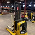 Yale MSW025SFN pallet stacker