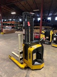 Yale MSW025SFN pallet stacker