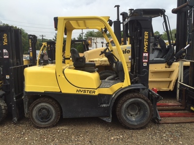 Hyster heavy duty ICE powered pneumatic tire forklift