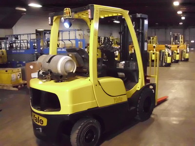 Yale propane powered pneumatic tire forklift