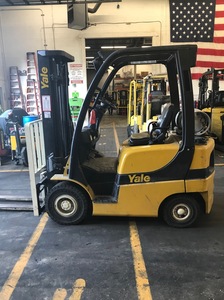 Yale propane pneumatic tire four wheel forklift