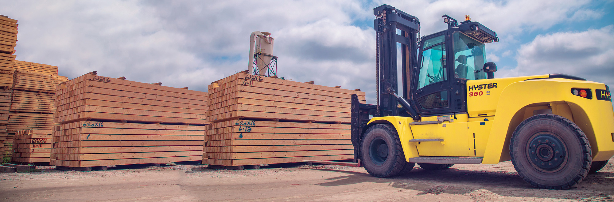 Hyster in lumber yard