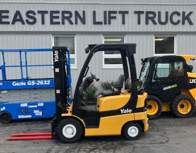 Yale propane powered pneumatic tire forklift