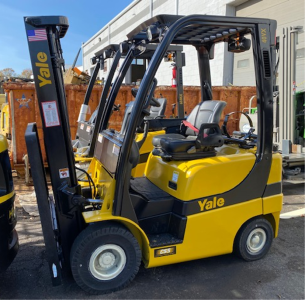 Yale propane powered pneumatic tire forklift