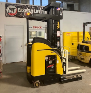 Yale narrow aisle forklift