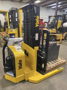 Yale MSW040SFN pallet stacker