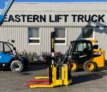 Hyster pallet stacker