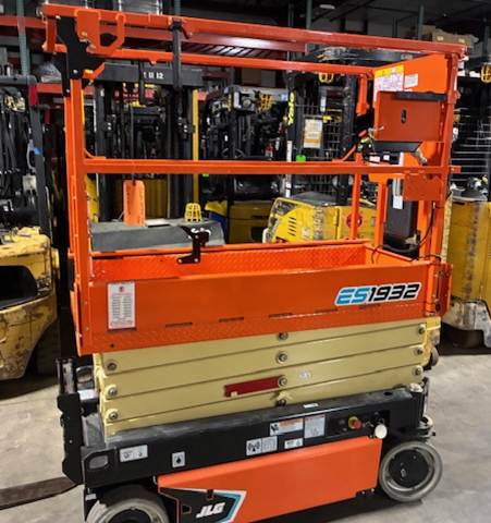 2024 JLG ES1932