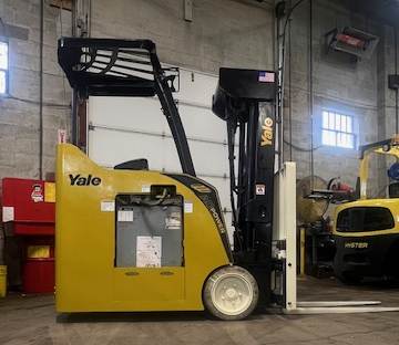 2017 Yale ESC040ADN36TQ084